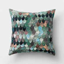 Load image into Gallery viewer, Mermaid Scale Sequin Pillow Case